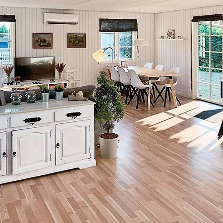 7 Person In Hyllinge-by Traum